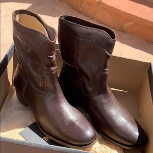 NWT Frye leather choc brown roper bootie size 9.5